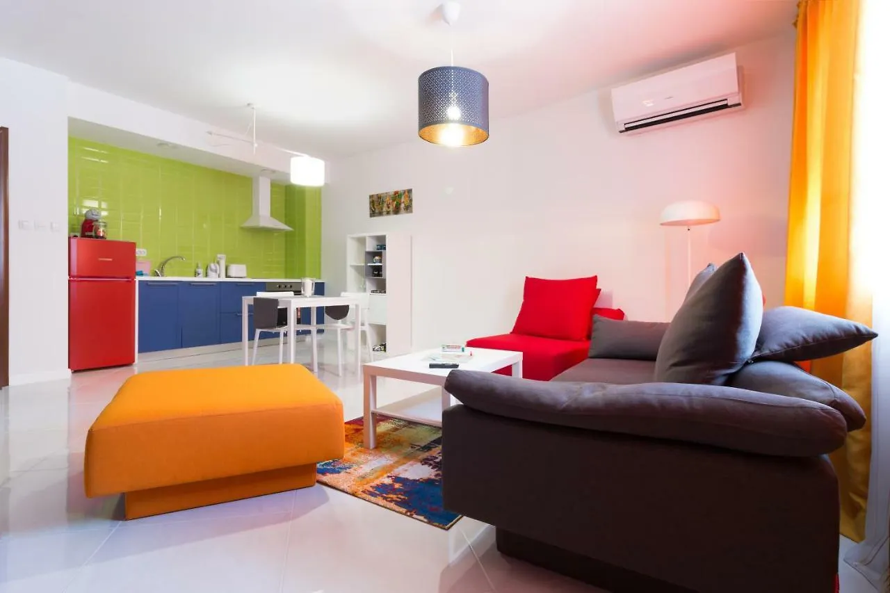 Pop Your Colors - Funky And Modern 1Bdr Apt By Flat Mаnager 플로브디프 0*,  불가리아
